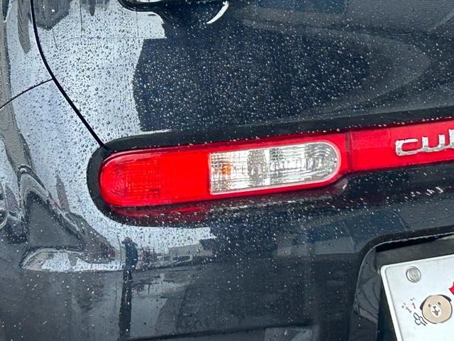 0310366A30261024W00114.jpg