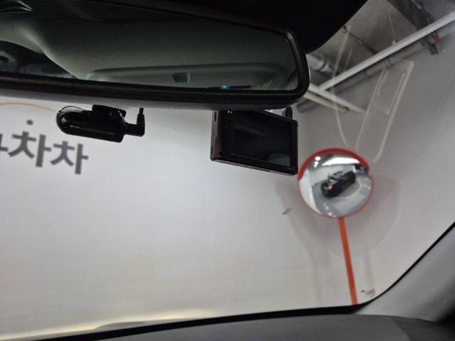 6051000636R18.jpg