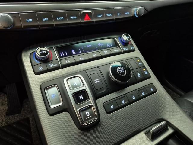 6011000830R8.jpg