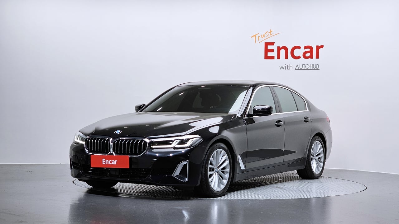 2022 BMW 5, photo 1 of 1