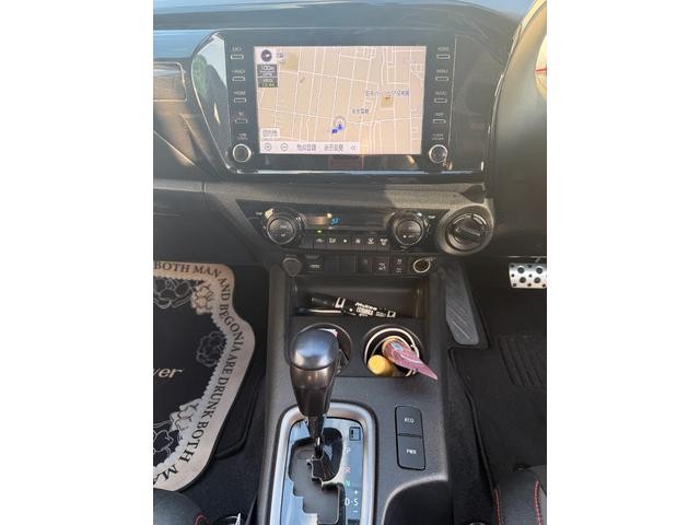 2506400A30261028W00110.jpg