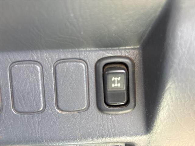 0403374A30261001W00109.jpg