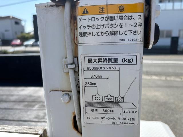 0800881A30261017W00213.jpg