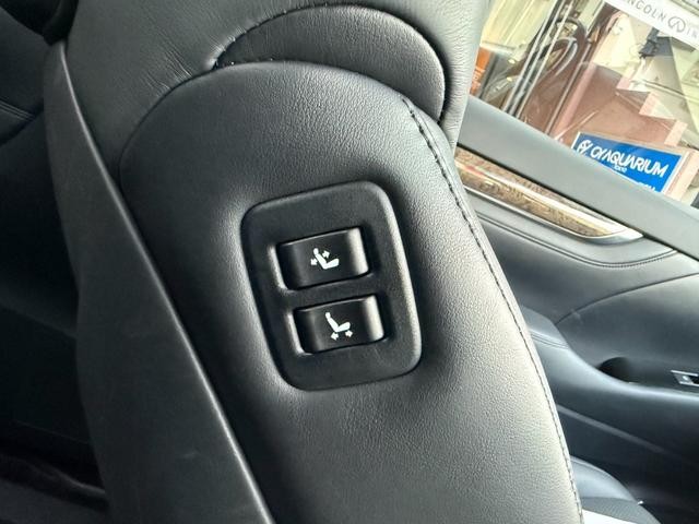 0509908A30261019W00114.jpg