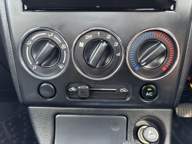 0520020A30261018W00205.jpg
