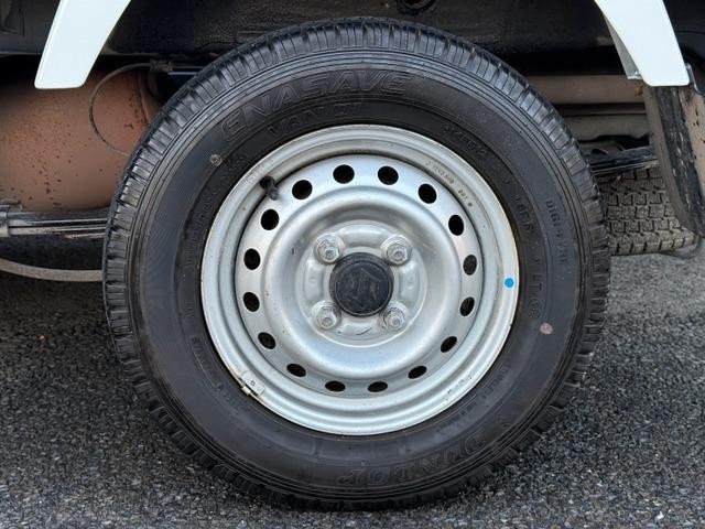 0502543A30261029W00215.jpg