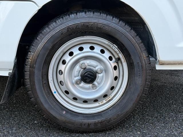 0502543A30261029W00216.jpg