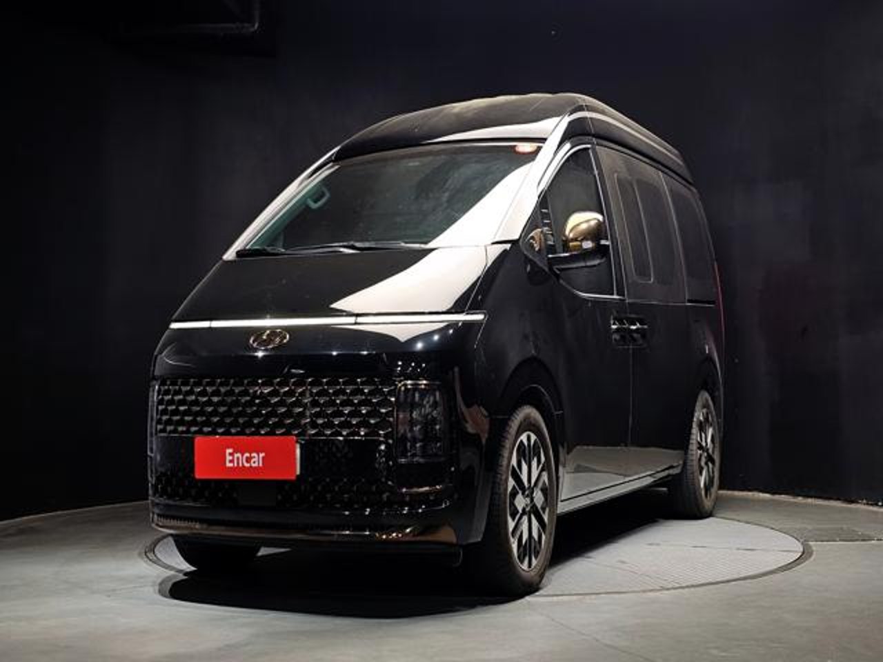 2022 Hyundai Staria, photo 1 of 1