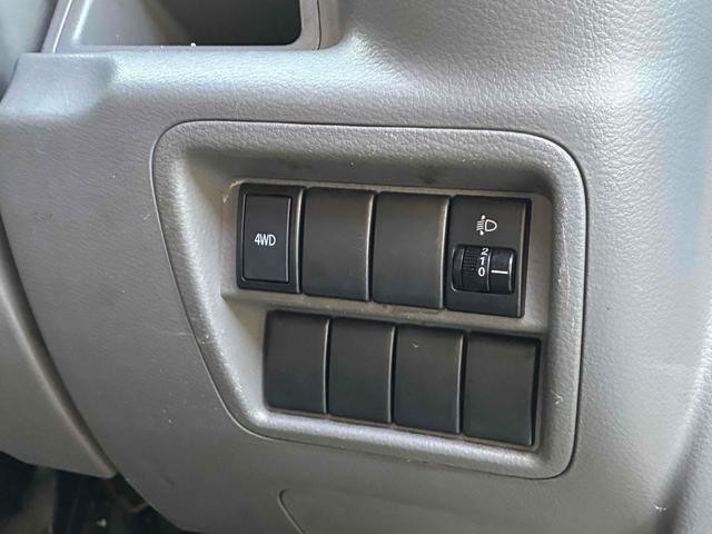 0708268A30260925W00108.jpg