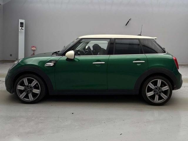 27072568_carP_l_6.jpg