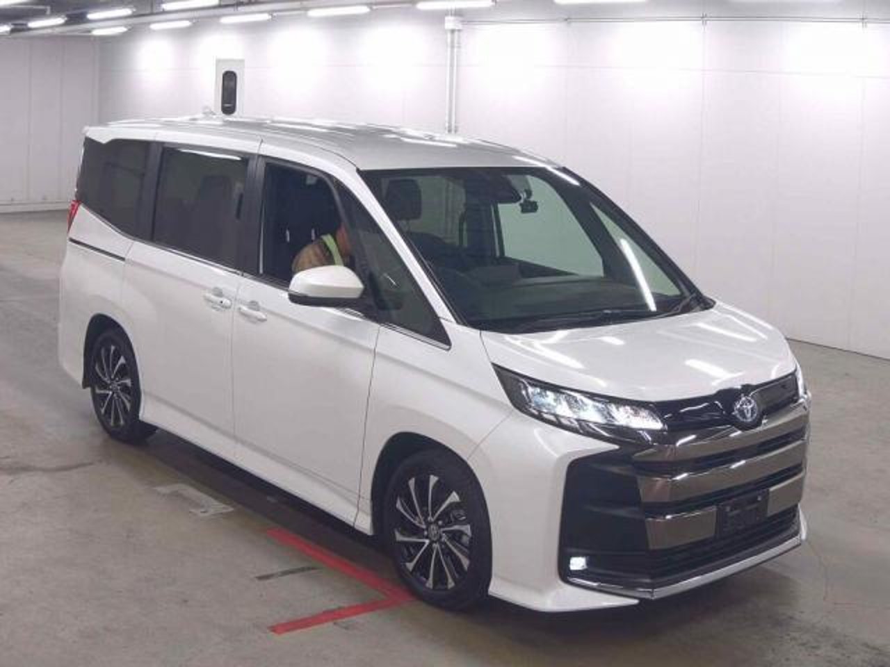 2024 Toyota Noah, photo 1 of 1
