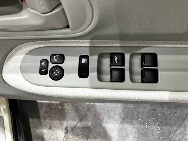 0700828A30260929W00909.jpg