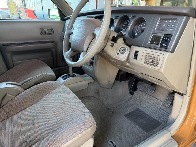 0208398A30261001W00117.jpg