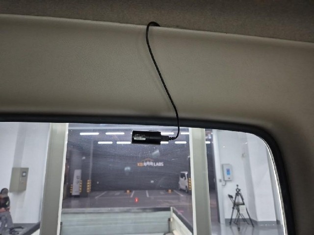 6101000097R15.jpg