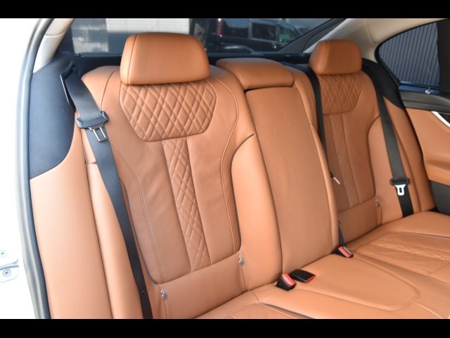 dabac21e8400f69c8d59e9a0ec28b901.jpg