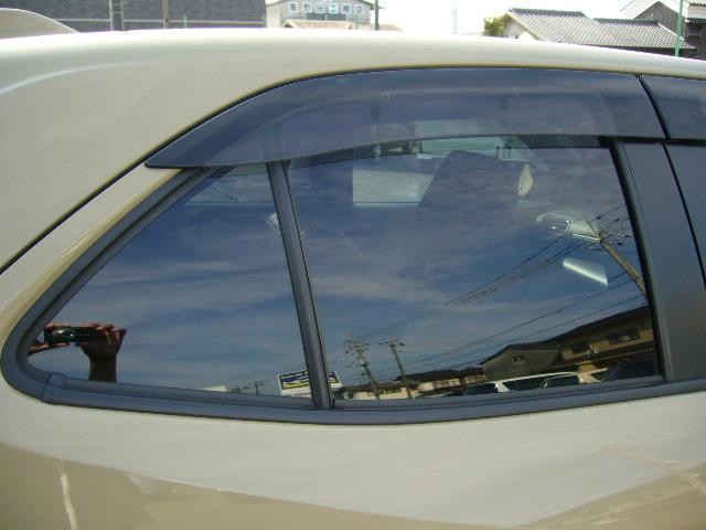 1020094A30261012W00117.jpg