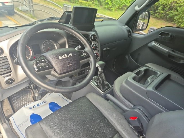 6081500860R7.jpg