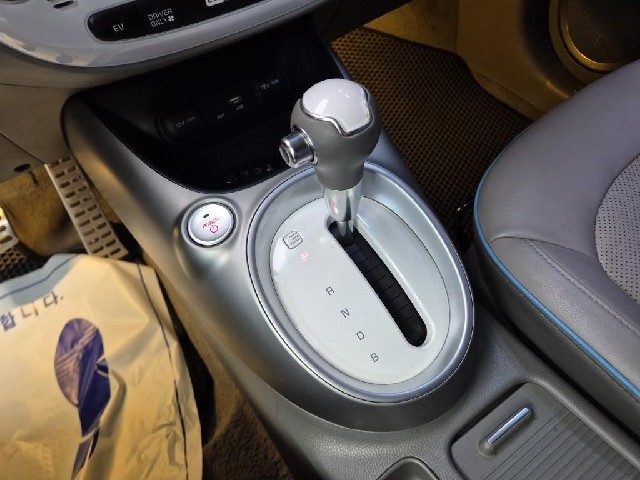 6081001364R8.jpg