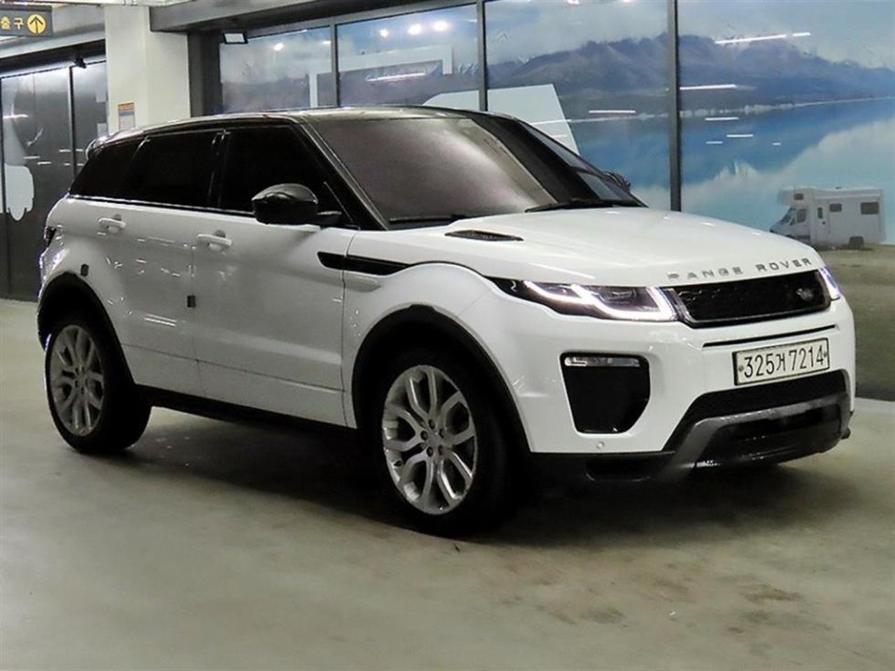 2019 Land Rover Rover, photo 1 of 1