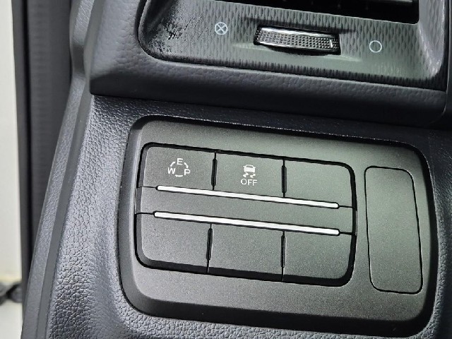 6081000684R18.jpg