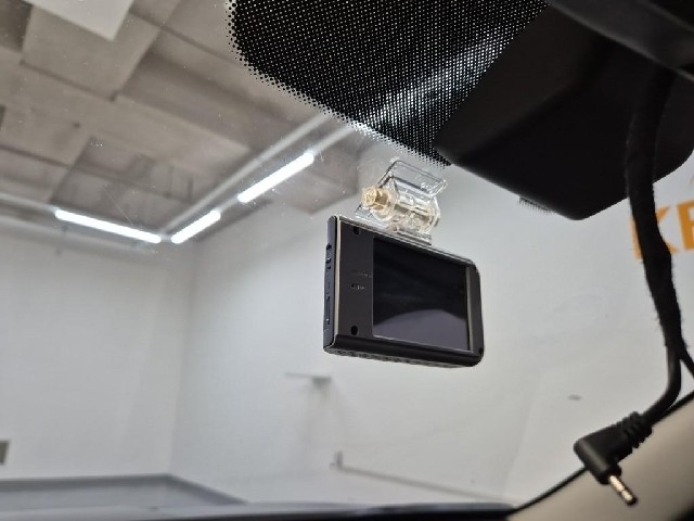 6051501874R16.jpg