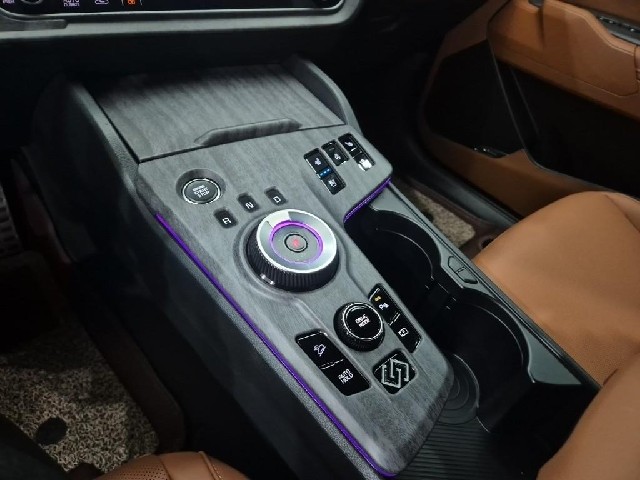 6081000268R8.jpg