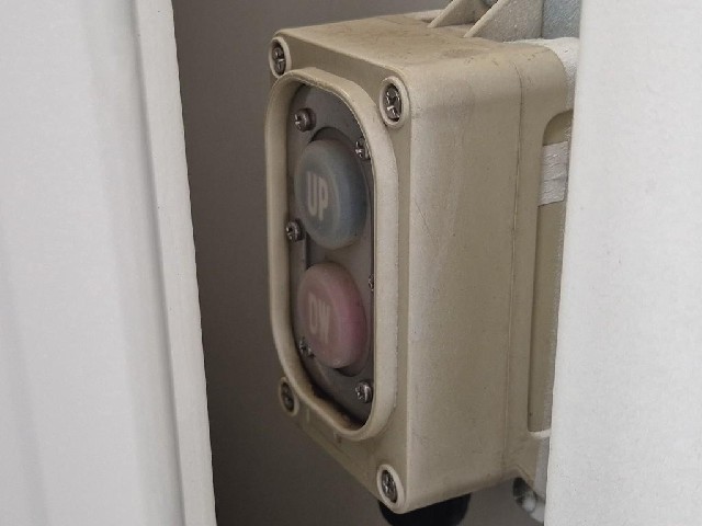 6081501593R15.jpg