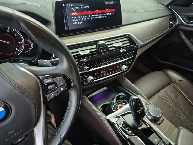 6071000530R10.jpg