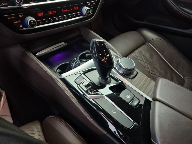 6071000530R8.jpg