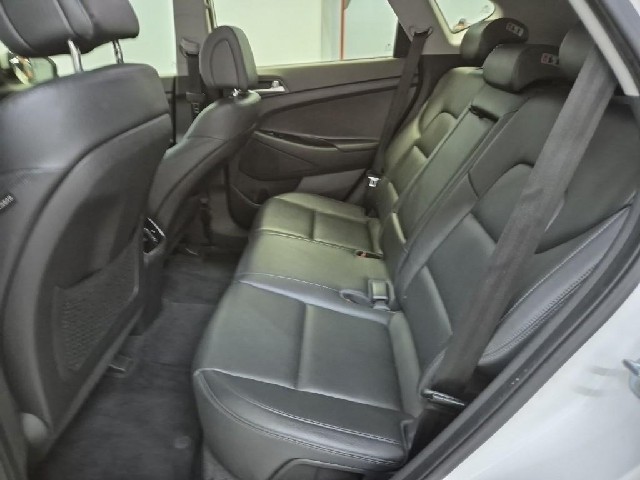6071502077R12.jpg