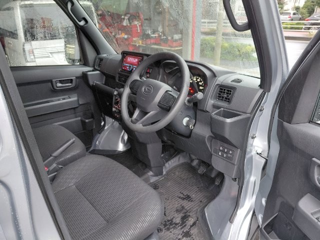 07c31da5f15e46d32a94e76c92ecba27.jpg