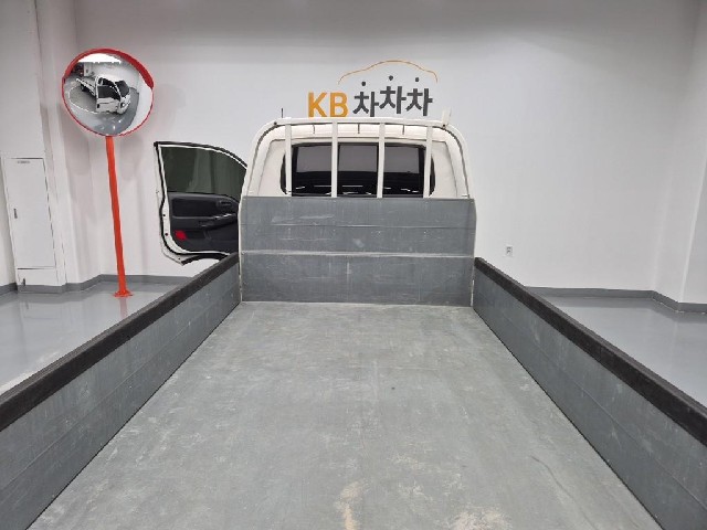 6081000350R17.jpg