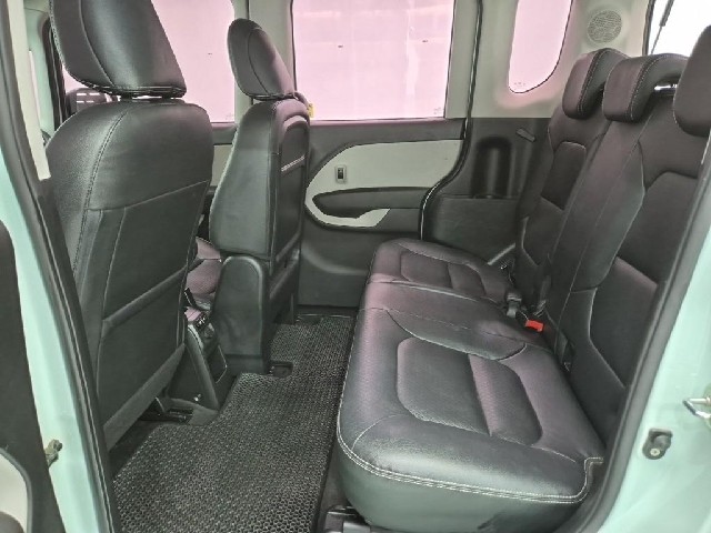 6081000811R12.jpg