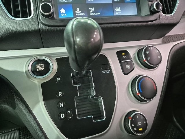 6081000811R8.jpg