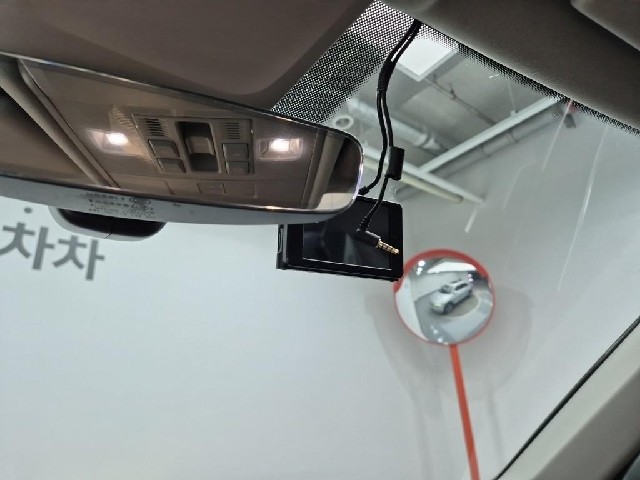 6081000258R18.jpg