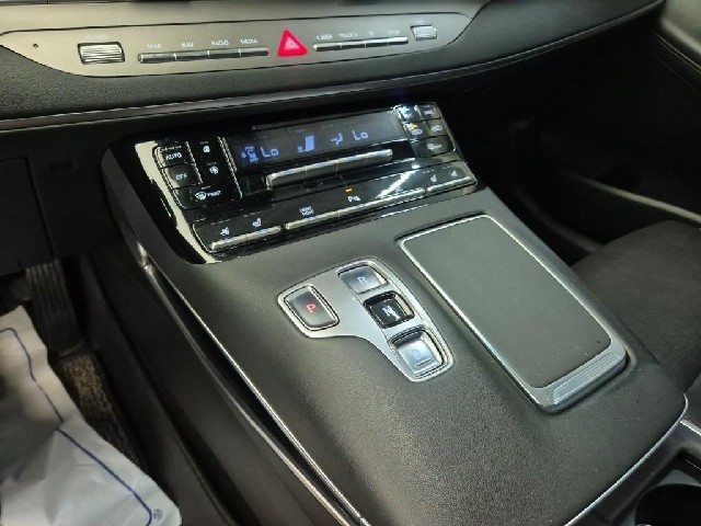 6081000405R8.jpg