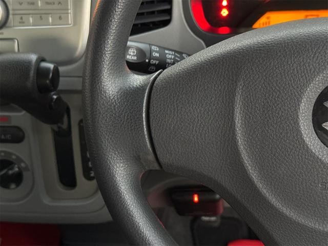 0541891A30261019W00207.jpg
