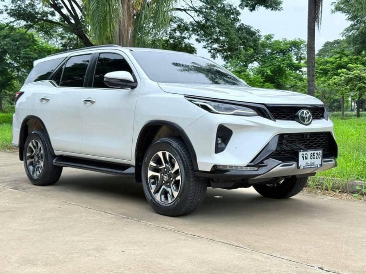 2023 Toyota Fortuner, photo 1 of 1
