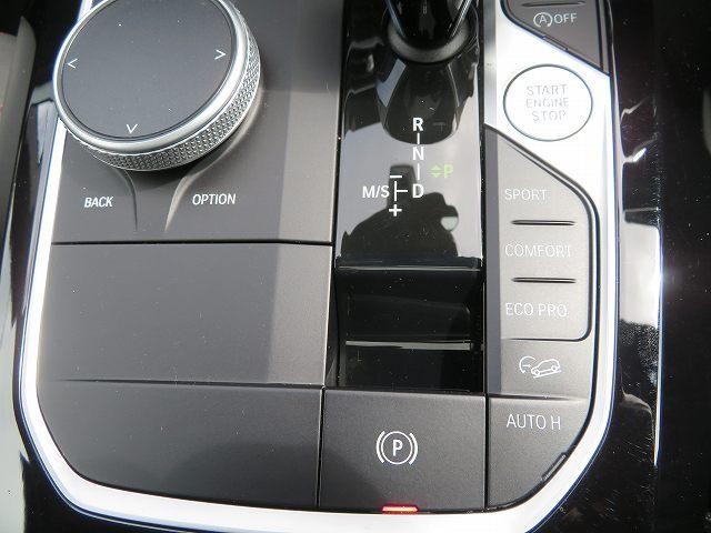 9000175A30260921W00215.jpg