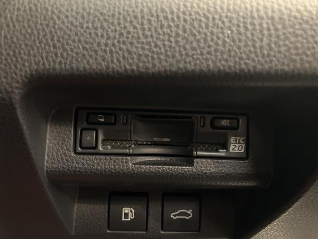 9540200A30260925W00210.jpg