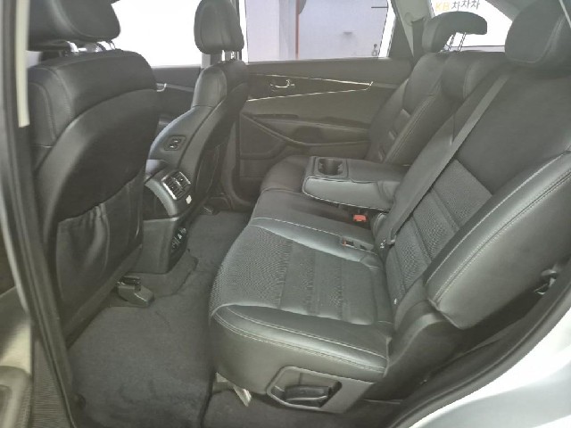 6081501832R12.jpg