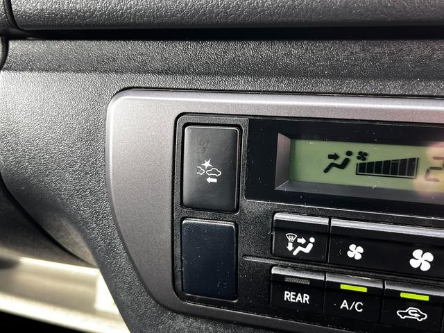 0500199A30261019W00215.jpg