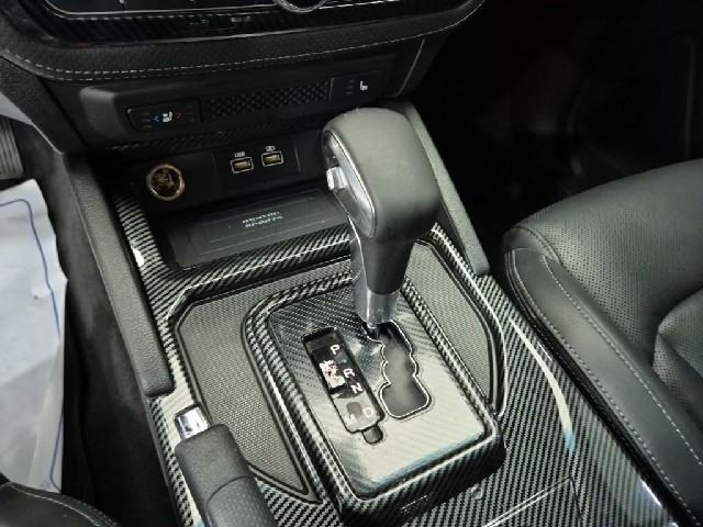 6081000843R8.jpg