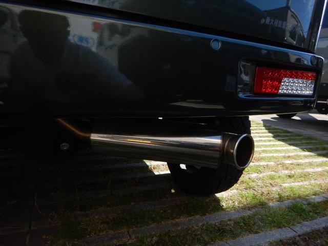 0601132A30261011W00112.jpg