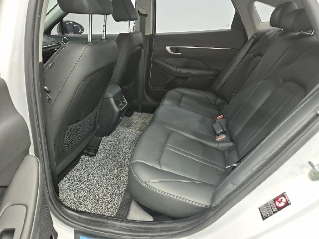 6081000174R12.jpg