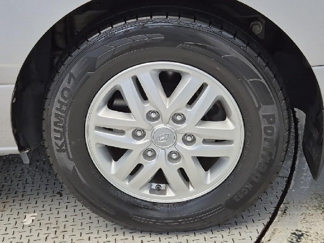 6081500823R17.jpg