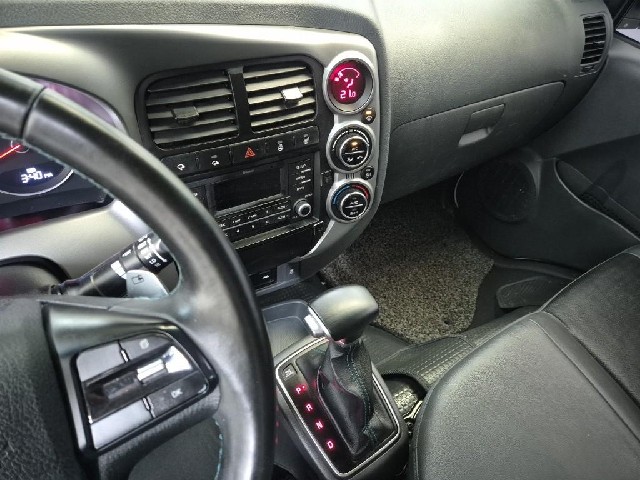 6081502083R10.jpg