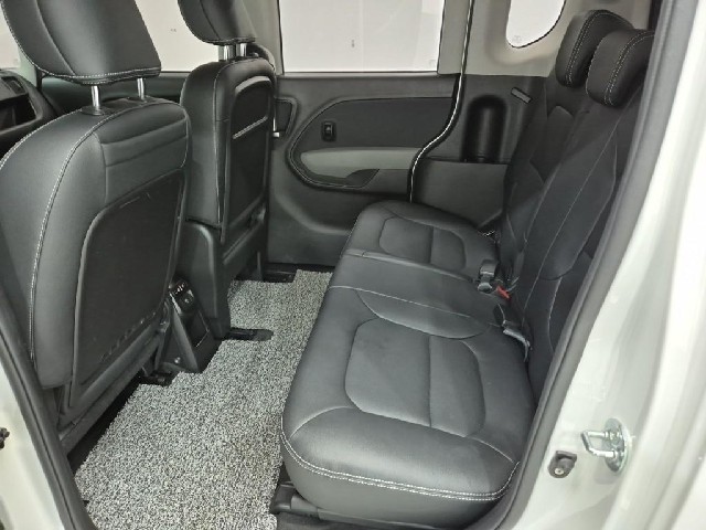 6081000677R12.jpg