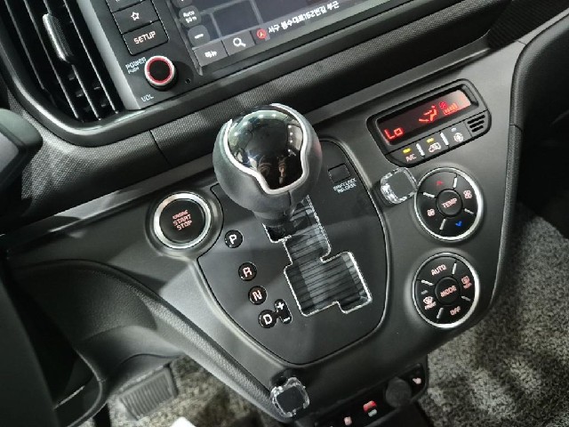 6081000677R8.jpg