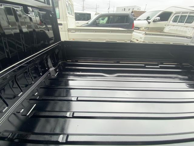 0700516A30250203W00115.jpg